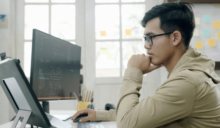 seo-specialist-malaysia-working-1024x597-1